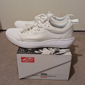 Vans White Skateboarding Shoes